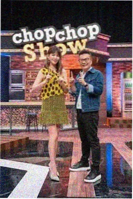 h 漫画 书摊暖色小灯串细节